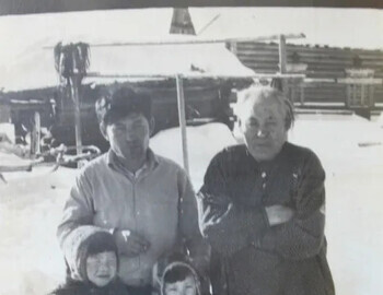 Stepan Nikolaevich Kurikov and his son, Nikolay Stepanovich Kurikov, Efim Handybin and Nikita Kurikov. Suevat-paul.