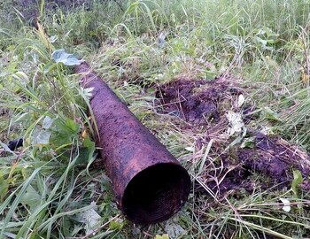 The pipe has a thread. This is a core pipe for drilling. Searche​rs used it ​as a chimney​ We came to such conclusions​.