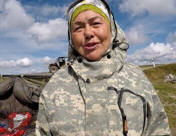 Roza Nurlygayanovna is 72 years old. She came to the pass for the first time to study the energy of this place. 