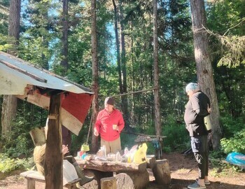 Izba v kedrovnike, photo by Ira Tolmatskaya