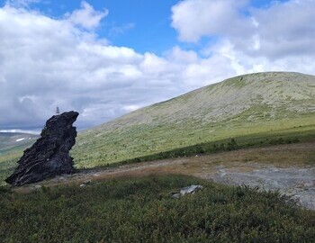 Dyatlov Pass and 1079 aka Kholat Syakhl, photo by Ira Tolmatskaya