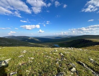 Lake Lunt-Husap-Tur "Goose Nest Lake" at the foot of Mt Otorten, photo by Nikolay Vakhranyov 