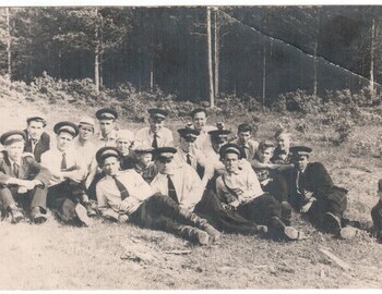 Polunochnoe militiamen Chudinov 3rd on the first row (ПОМ Полуночного Чудинов 3-й слева в нижнем ряду  - 1959)