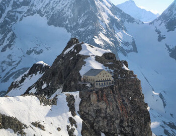 They made it to within 400 meters of the spectacular hut, which is built into a mountain cliff like an eagle's nest. But the group didn't make it to the lodge -- lost and disoriented, they spent the night on the mountain, exposed to the snow storm. 