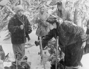 "Snacking". Krivonischenko, Dubinina, Kolmogorova, and Doroshenko.