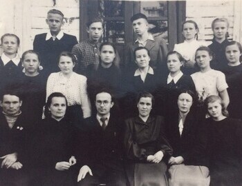 1954, autumn, 10th grade without Yuri, father died. 1st row - V.Y. Skornyakov, ..., G.A. Osipov, T.A. Isakova, Z.I. Kanat, Iya Vitalievna Melehina